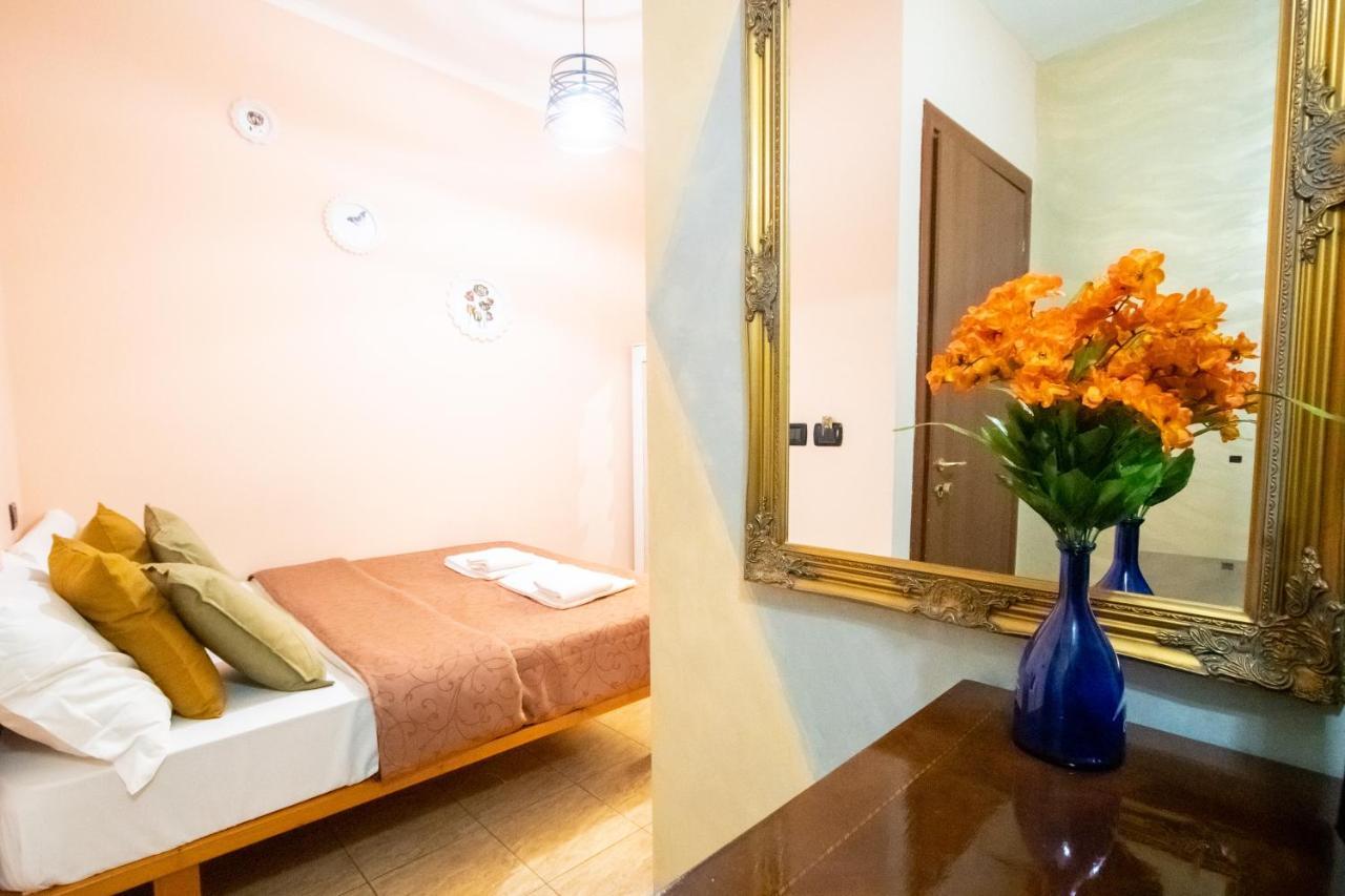B&B Colorful Suite Yard Rome Exterior photo